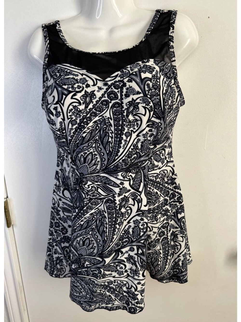 Shore Shapes Women Black & White Paisley One Piece Swimsuit Size 12